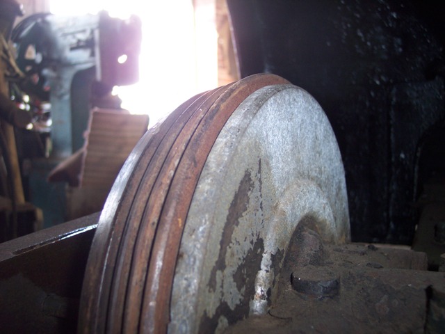 Brakes 03 Nowhere for a normal hub puller.JPG